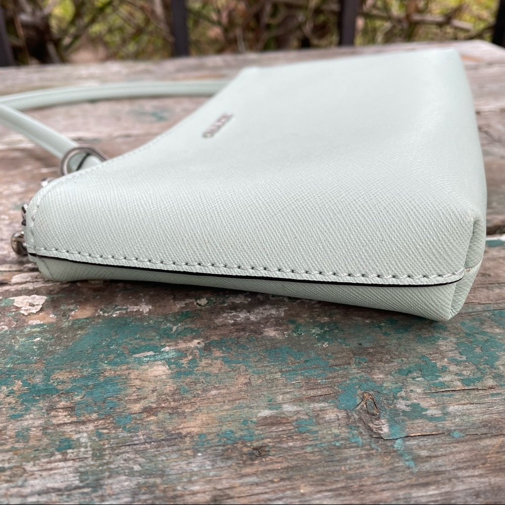 calvin klein vegan leather small crossbody mint green - Picture 5 of 10